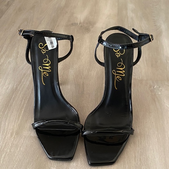 So Me Sleek Black Patent Heels - Picture 4 of 4